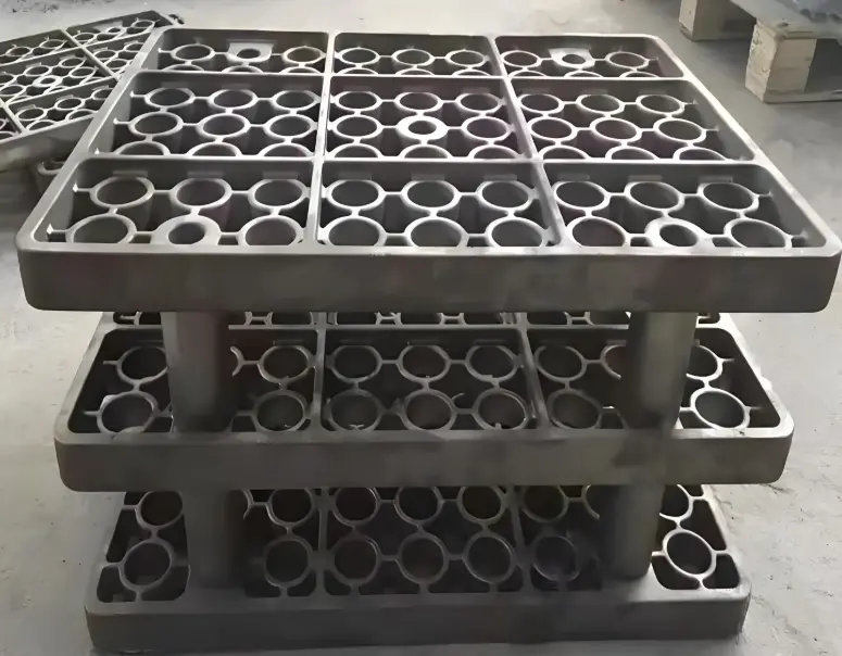 How Do Base Trays Enhance Material Handling During Quenching?